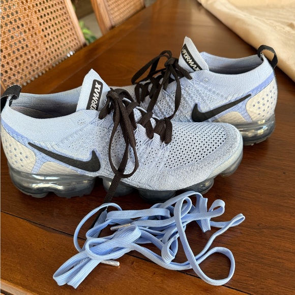 Nike Women’s VaporMax Flyknit 2 AirMax Sneakers in Aluminum, size 10 - Picture 2 of 10